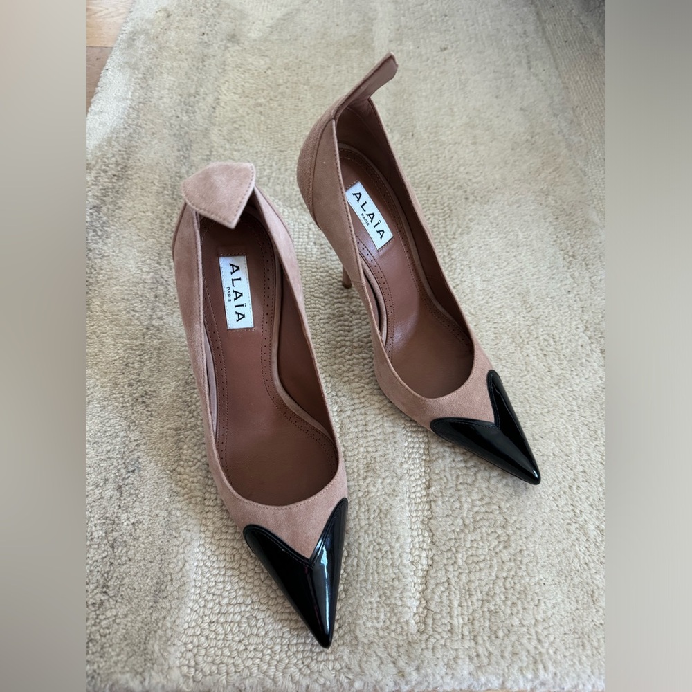 Alaia Coeur heels